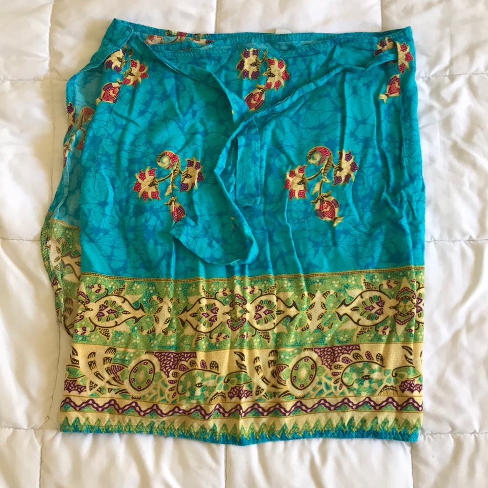 UNBRANDED Short multi-pattern wraparound skirt. One size.